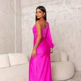 Alina – Rochie elegantă din satin, cu design asimetric și fantă laterală