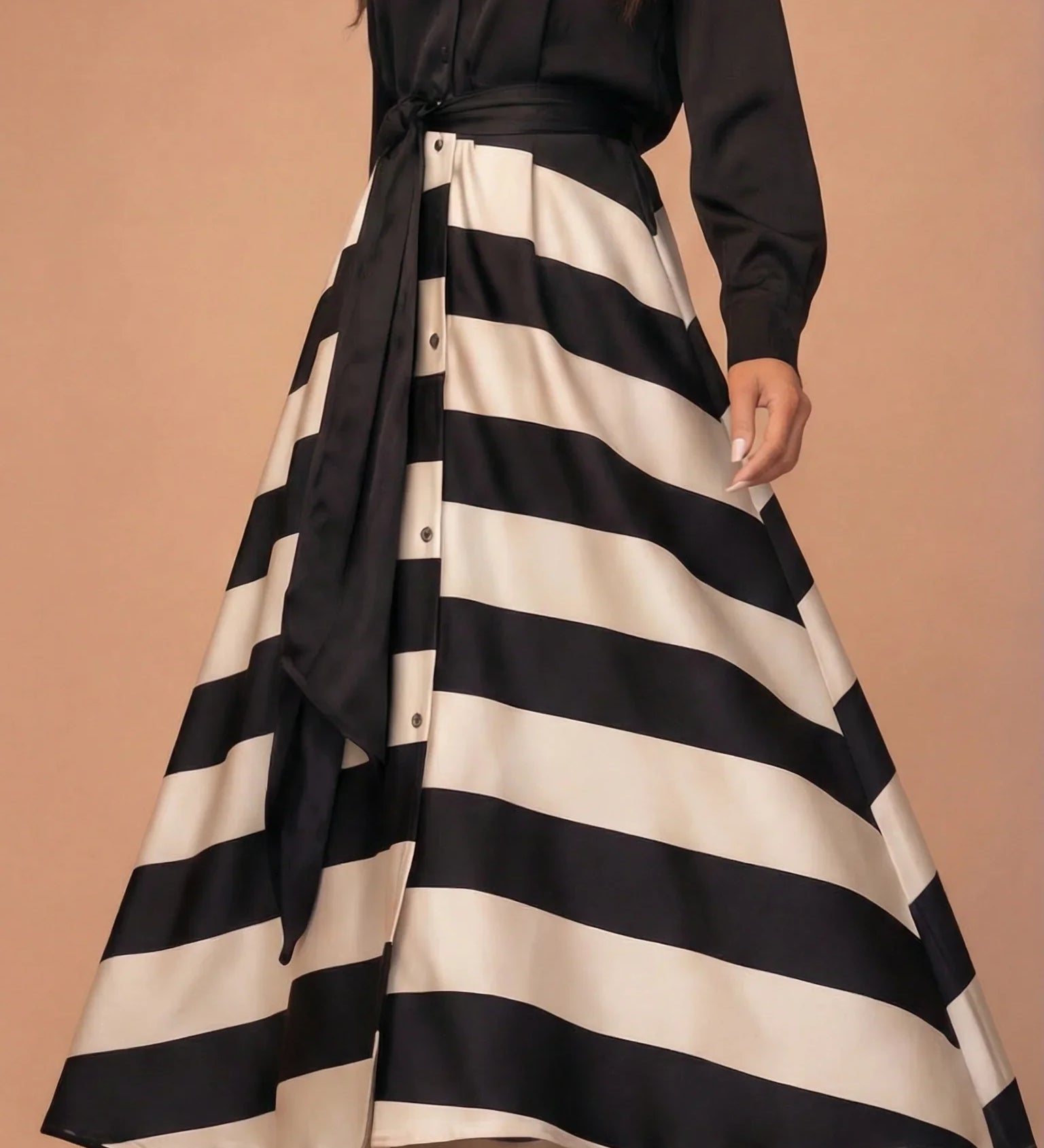 Aria – Rochie Elegantă cu Imprimeu în Dungi