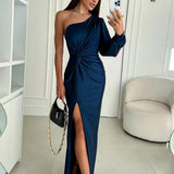 Alina – Rochie elegantă din satin, cu design asimetric și fantă laterală