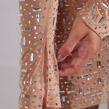 Zeta - Rochie Minunată cu Mâneci Lungi și Detalii Strălucitoare în Stil A-Linie, de Culoare Migdale