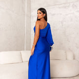 Alina – Rochie elegantă din satin, cu design asimetric și fantă laterală