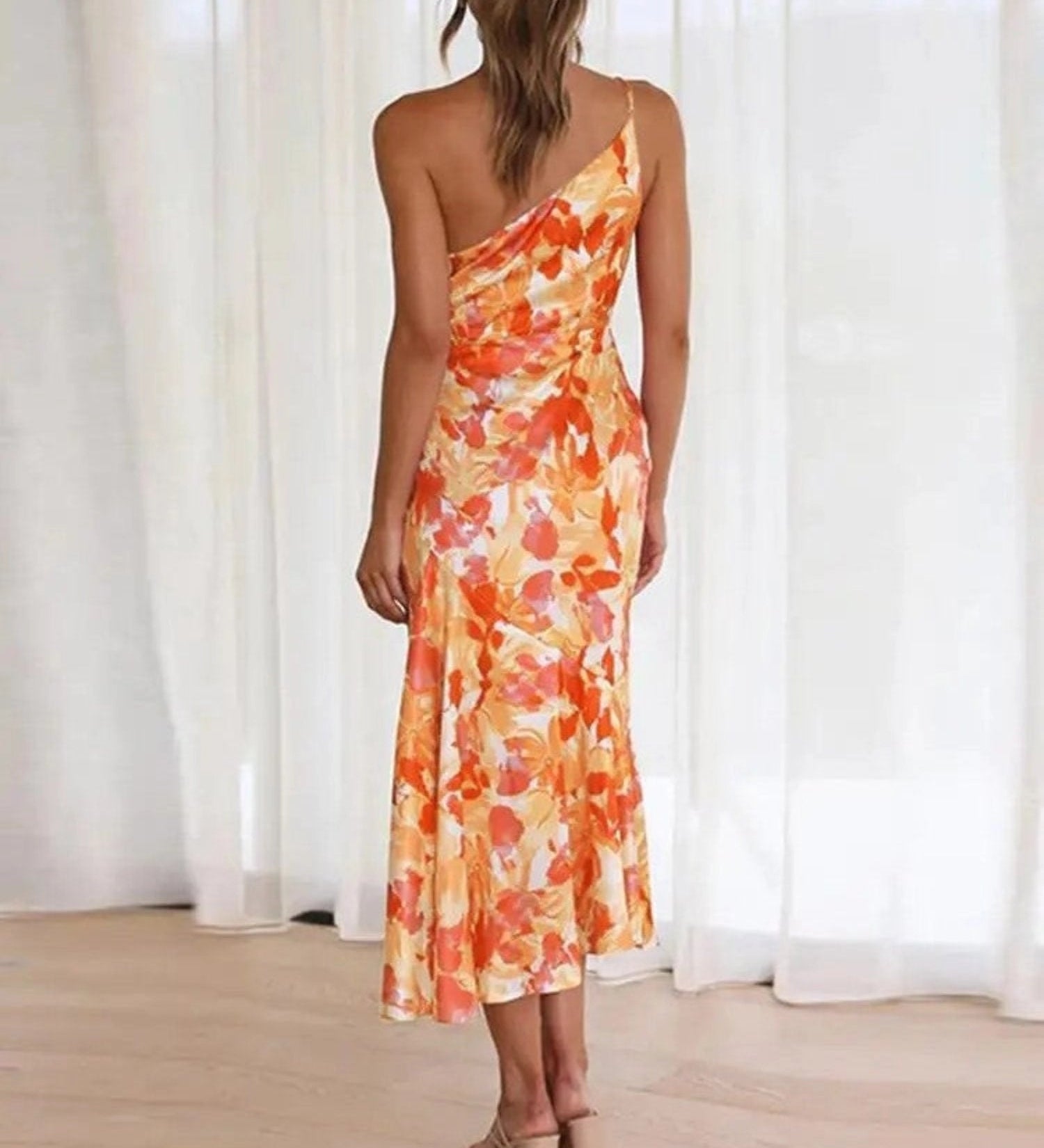 Viktoria – Rochie maxi asimetrică cu model floral