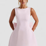Elle – Rochie Mini de Damă cu Fundă și Perle