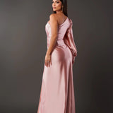 Alina – Rochie elegantă din satin, cu design asimetric și fantă laterală